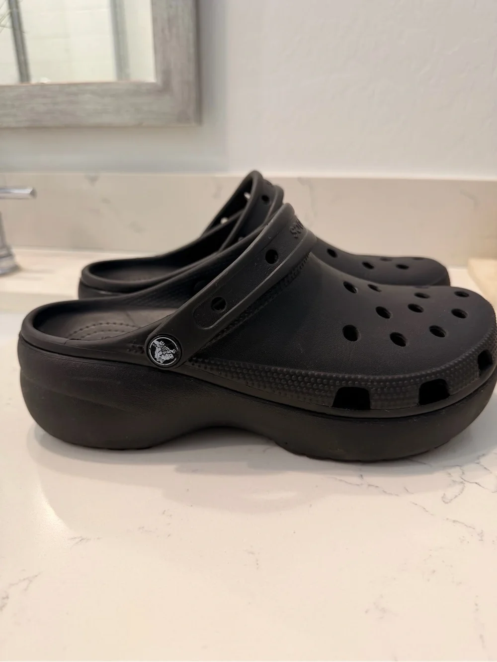 CROCS Classic Clog in Charcoal Gray